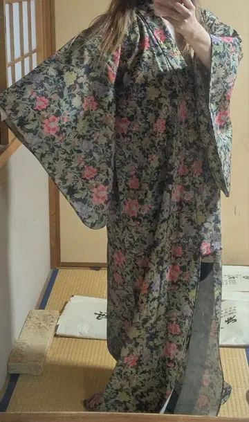 꽃무늬 코몬 기모노 블랙 베이스 꽃무늬 쇼와 레트로