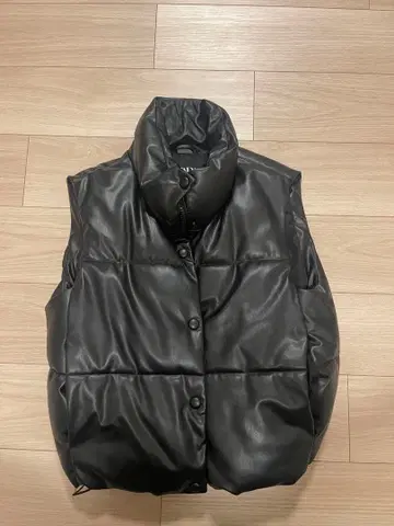 ZARA 블랙 다운 베스트 가죽 숏