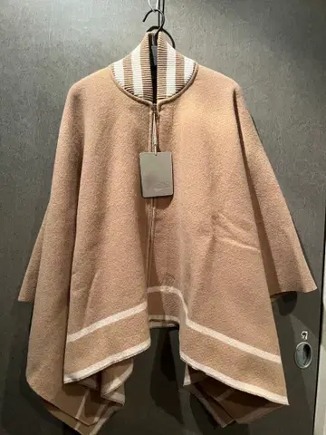 컨디션 최상 Herno 베이지 케이프 코트