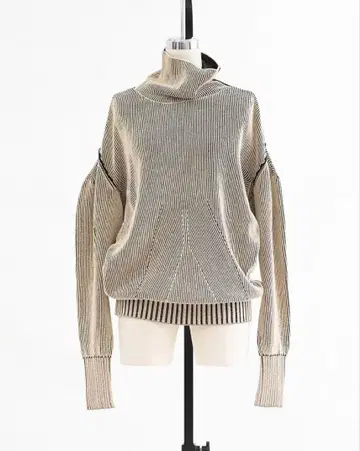 새상품급 AKIKOAOKI Dual Face Knit 오프 터틀 니트