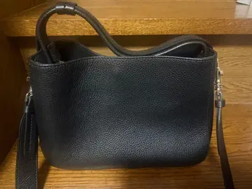 BARNEYS NEW YORK 블랙 가죽 숄더백