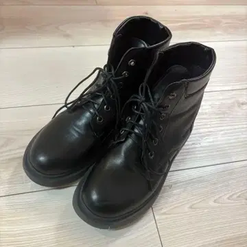 블랙 가죽 부츠