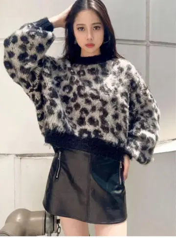 GYDA 레오파드 무늬 니트