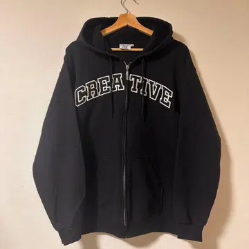 creative drug store zip hoodie M