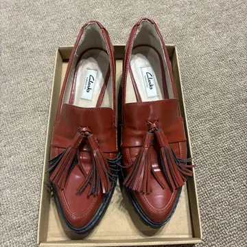 Clarks 태슬 로퍼 23.5