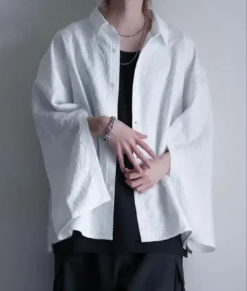 LILL 릴랙싱 와이드 플레어 암 자카드 롱 슬리브 셔츠
