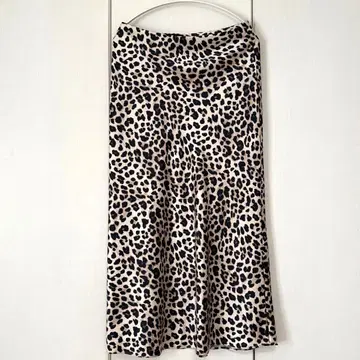 ZARA 레오파드 무늬 플레어 스커트 S 레오파드