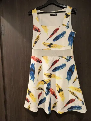 NAVANA 깃털 무늬 슬리브리스 원피스