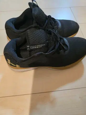 UNDER ARMOUR CHARGED BANDIT 9.5