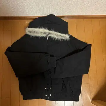 짧은 기장 퍼 자켓