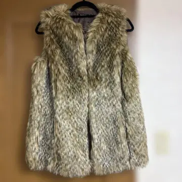[새상품급] Stradivarius 스트라디바리우스 퍼 베스트 M 사이즈