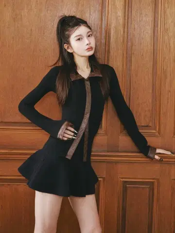 다리치 로고 가죽 니트탑