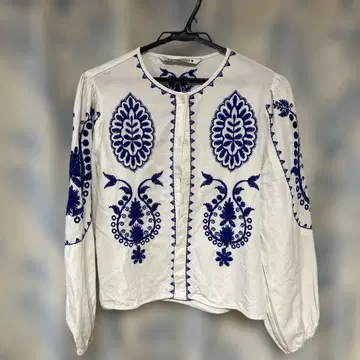 ZARA 자수 긴팔 상의 M 사이즈