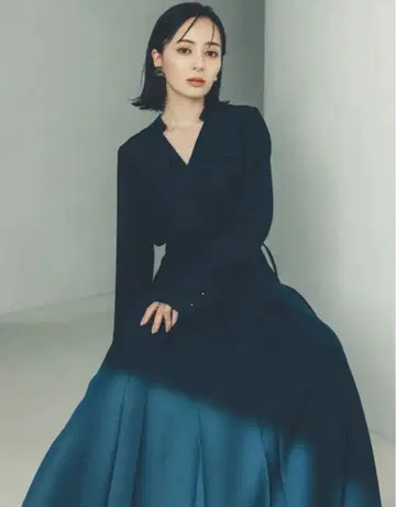 anuans 아뉴앙스 더블 새틴 노카라 턱 원피스 navy
