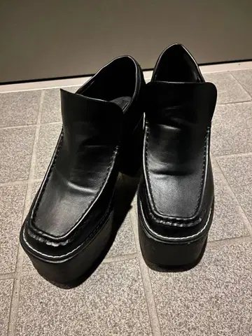 R&E 블랙 플랫폼 힐