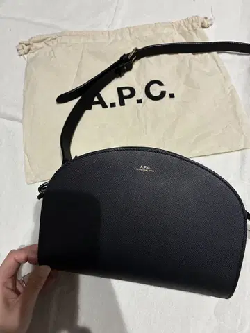 A.P.C. 블랙 숄더백