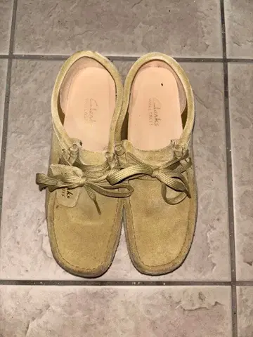 Clarks 스웨이드 모카신 라이트 그린