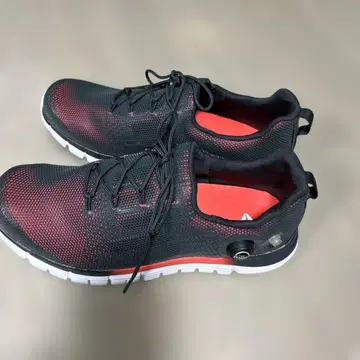 새상품급 리복 Z 펌프 퓨전 스니커즈 마라톤 27