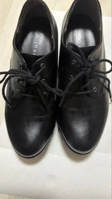 블랙 통굽 레이스업 슈즈