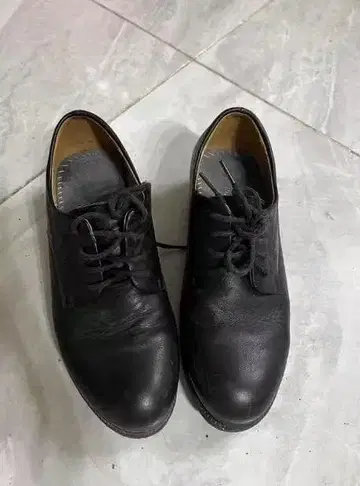 블랙 가죽 레이스업 슈즈