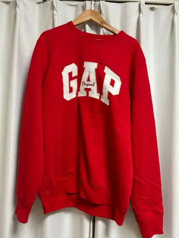 GAP 맨투맨 레드