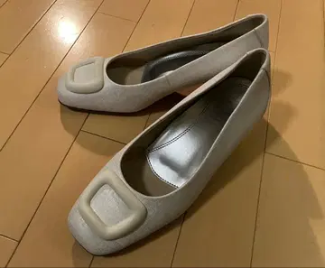 베이지 스퀘어토 펌프스