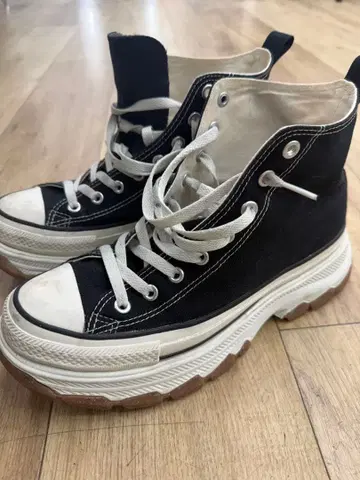 Converse 블랙 하이컷 스니커즈