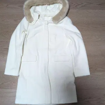 Libro 화이트 퍼 부착 롱 코트