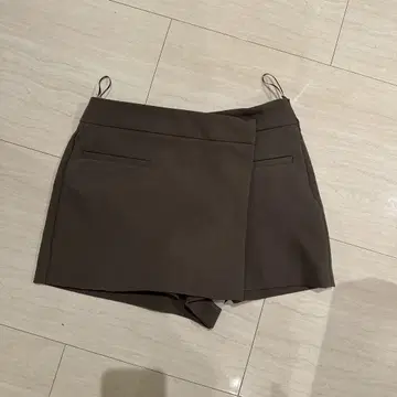 [ 새상품급 ] ZARA 숏팬츠 비대칭 EUR M