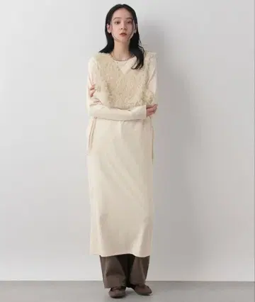 LOWRYSFARM 페더 베스트 부착 원피스