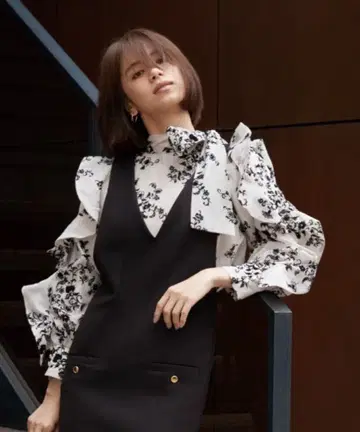 SNIDEL 꽃무늬 블라우스