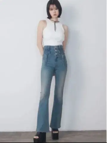 EMODA 카고 디테일 하이웨스트 플레어 바지