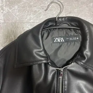 [ 초절정 새상품급 ] ZARA 블랙 집업 자켓 기장 69cm