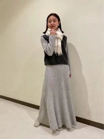 뷰티 앤 유스 BY 홀가먼트 리브 플레어 니트 원피스