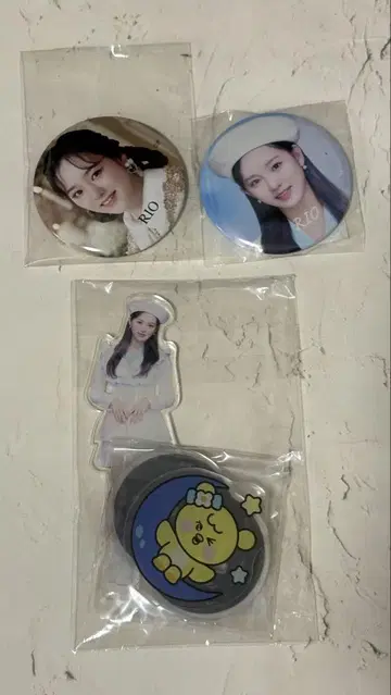NiziU RIO 아크릴 스탠드&캔뱃지 세트
