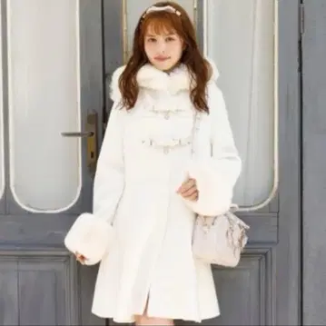 LIZLISA 리즈리사 리본 벨트 후드 코트 A라인 코트 화이트