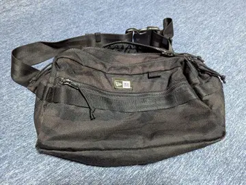 New Era 블랙 카모플라쥬 바디백