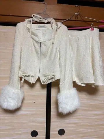 bubbles 퍼 커프스 셋업 M 사이즈 화이트