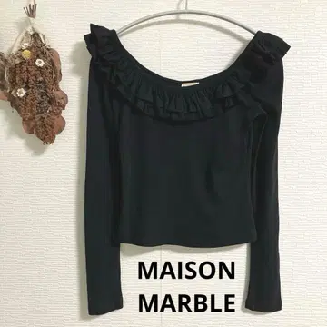 MAISON MARBLE 오프숄더 프릴 상의 블랙