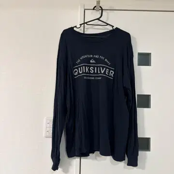새상품급 QUIKSILVER 네이비 긴팔 티셔츠 L 사이즈 서퍼 긴팔