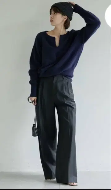 개럴개런트 네이비 니트