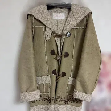 LIZLISA 후드 부착 무스탕 코트 리즈리사