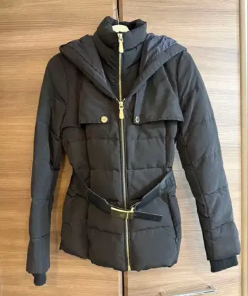 GUESS 후드 부착 블랙 다운 자켓