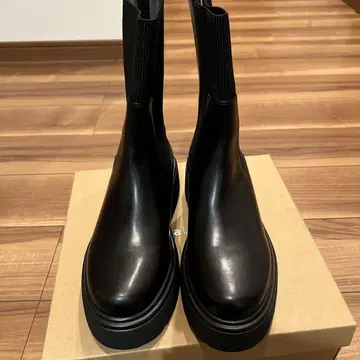 블랙 사이드 고어 부츠 통굽