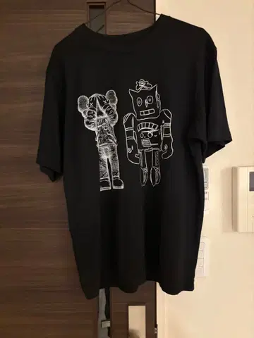 유니클로 블랙 T셔츠