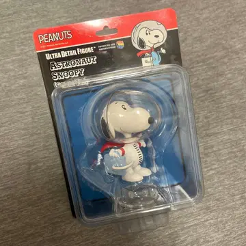 UDF ASTRONAUT SNOOPY 우주비행사 스누피 피규어