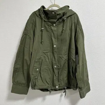 카키 후드 부착 마운틴 파카