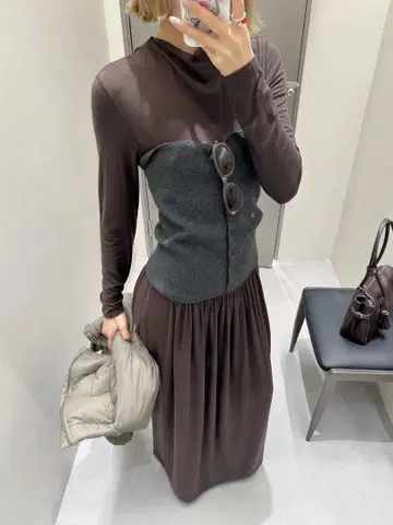 Amomento 다크 브라운 긴팔 티셔츠 원피스
