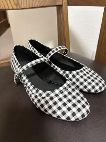 ZARA 체크 무늬 발레 슈즈