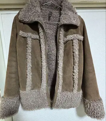 brus.h 브라운 무스탕 코트